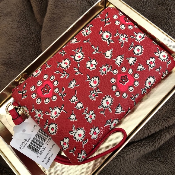 NWT Coach RARE gorgeous wild hearts wristlet!FIRM - Picture 3 of 5